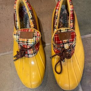 Sperry yellow top-sided rain/snow shoes size 9.5